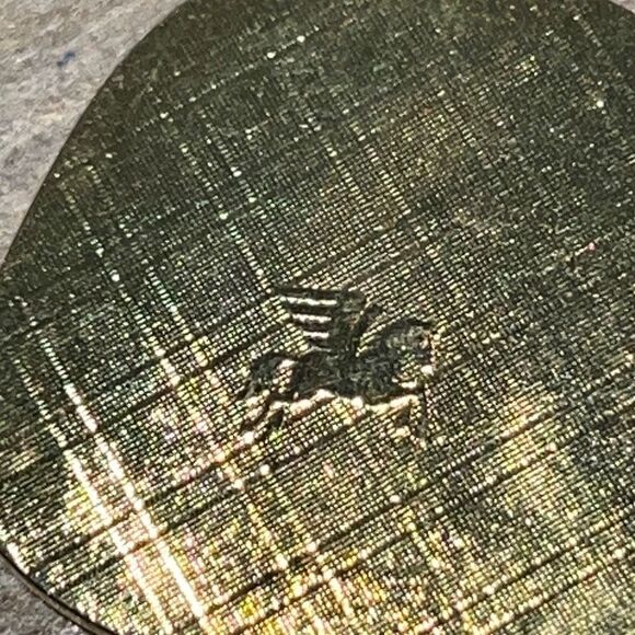 Vintage Australia Pegasus enameled keychain with gold tone finish - Picture 6 of 6